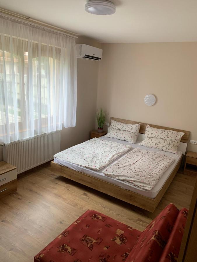 Zsuzsa Apartman Гайдусобосло Екстер'єр фото