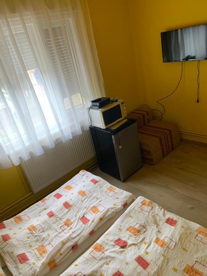 Zsuzsa Apartman Гайдусобосло Екстер'єр фото